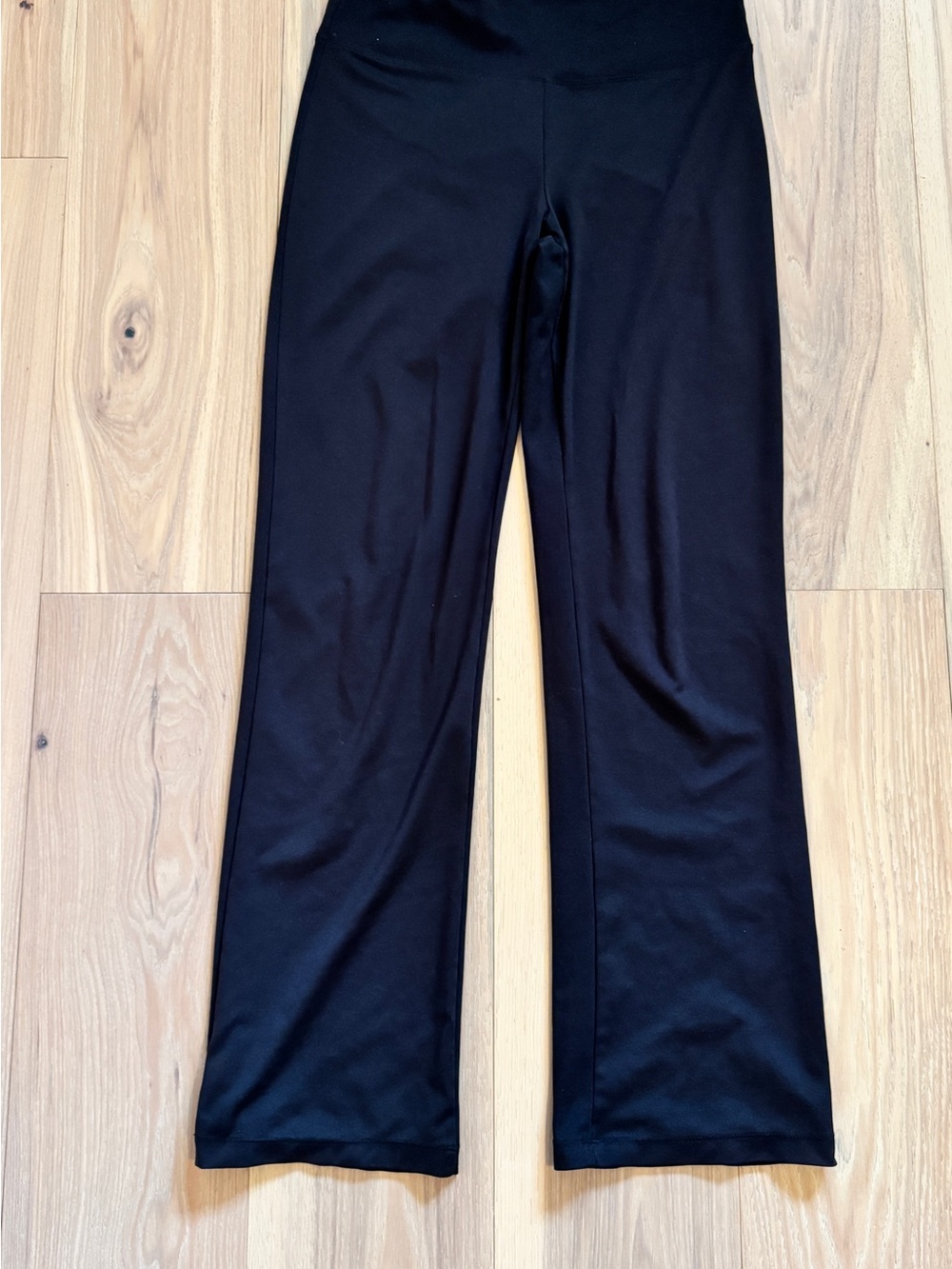 Women Black Pull-On straight Leg Pants